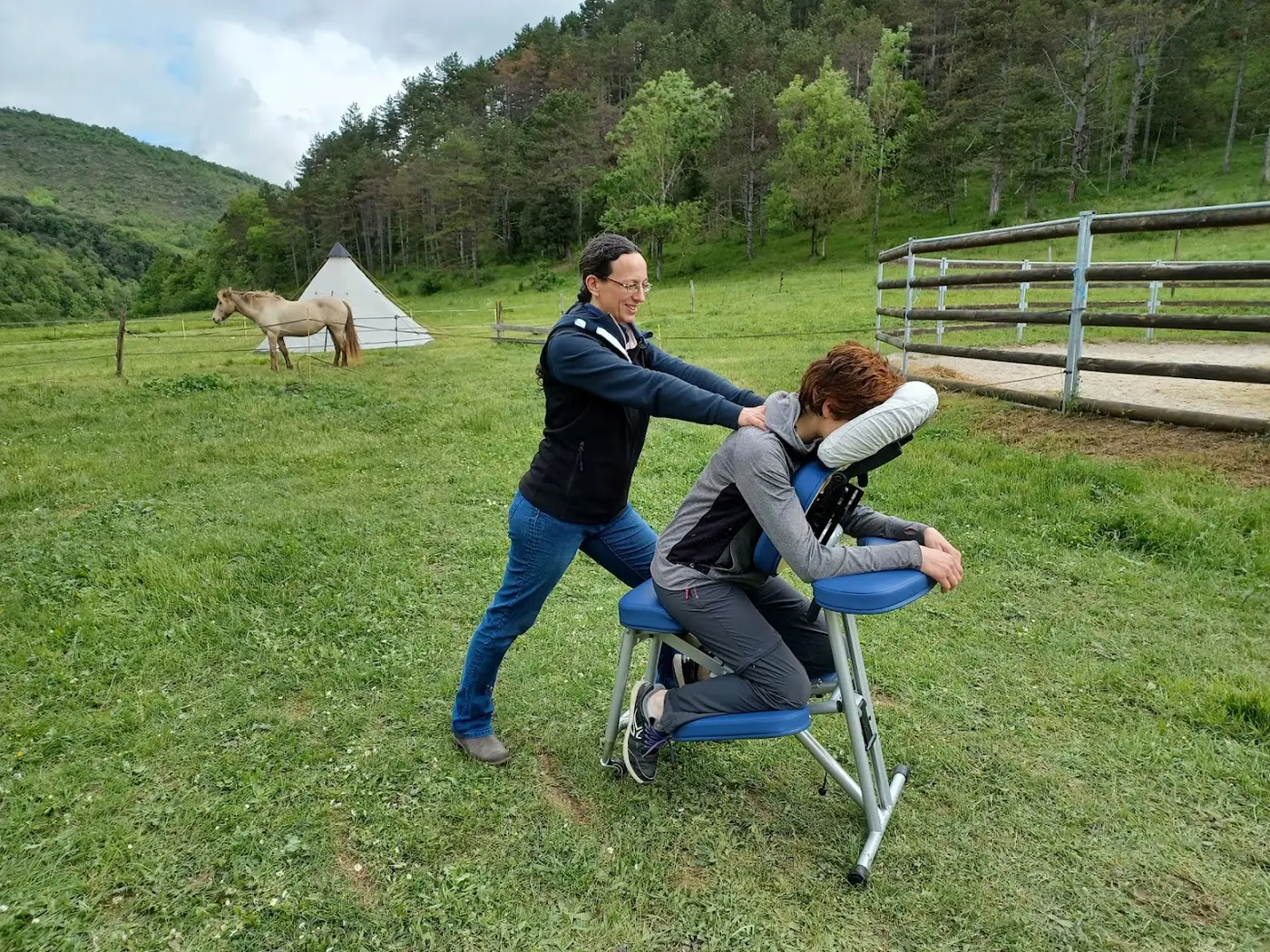 Carine Delbaere - Masseuse équin et canin - Massages bien-être humains · Photos 1